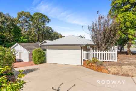 MODERN LOW-MAINTENANCE LIVING IN A PRIME KELMSCOTT LOCATION!