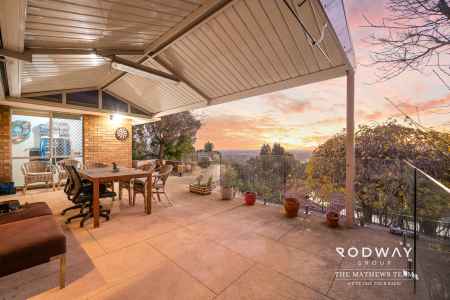 CHARMING MOUNT RICHON INVESTMENT WITH STUNNING VIEWS!