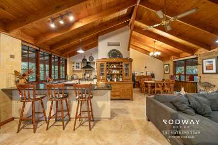FAMILY RETREAT WITH STUDIO, POOL & RIVER BACKDROP!