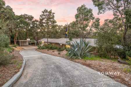 SPACIOUS HILLS HOME DESIGNED FOR RELAXED LIVING AND ENTERTAINING