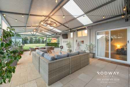 THE COMPLETE CLIFTON HILLS PACKAGE – SPACE, STYLE & LOCATION!