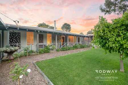 THE COMPLETE CLIFTON HILLS PACKAGE – SPACE, STYLE & LOCATION!