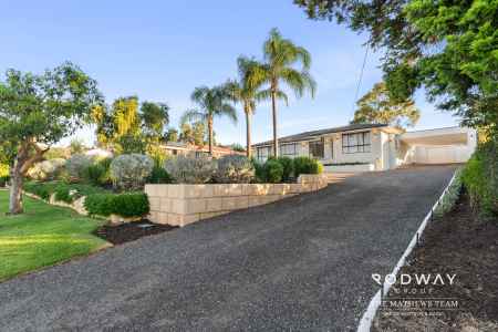 LUXURY FAMILY OASIS ON 2,044SQM WITH POOL, SPA AND BASKETBALL COURT!