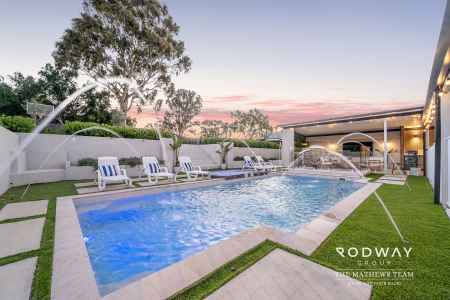 LUXURY FAMILY OASIS ON 2,044SQM WITH POOL, SPA AND BASKETBALL COURT!