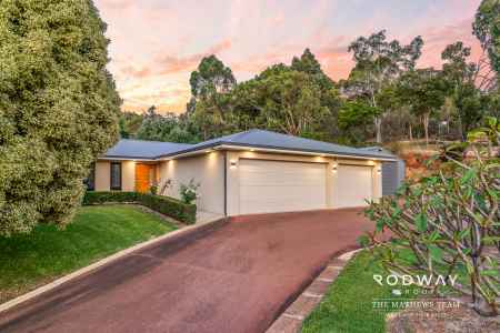 LUXURY FAMILY LIVING ON A MASSIVE 2418SQM BLOCK