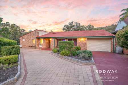 CHARM, SPACE & POOL – A HOME TO LOVE!