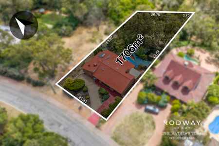 CHARM, SPACE & POOL – A HOME TO LOVE!