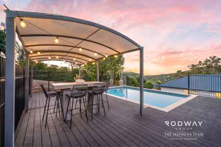 HILLSIDE HAVEN WITH POOL, VIEWS & STYLE!