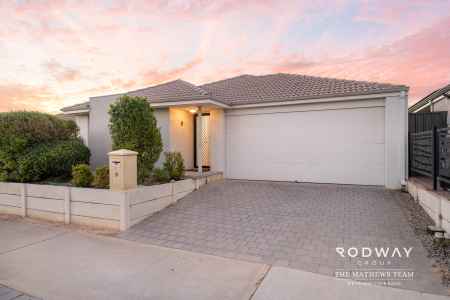 SLEEK & STYLISH 3X2 GEM WITH EASY-CARE LIVING IN HILBERT!