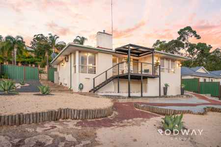 Mount Nasura Gem – Spacious Home on a Massive 984sqm Block!