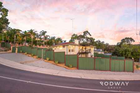 ATTENTION INVESTORS AND FAMILIES! NO STRATA FEES, STANDALONE DOUBLE BRICK HOME!