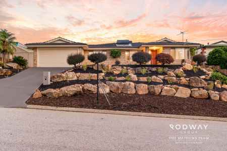 ENTERTAINER’S DELIGHT WITH SPACE, STYLE AND VIEWS!