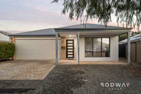 Modern Family Living with Brand New Carpets & Outdoor Entertaining!