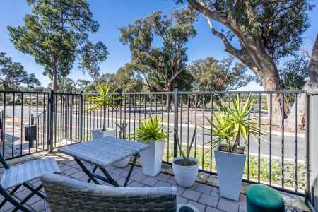 Nature Reserve Views & Convenient Living – The Perfect First Home or Investment