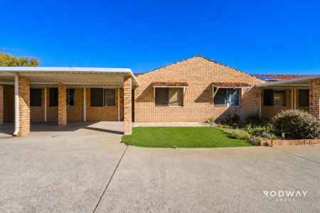 Easy Care Living in a Prime Rockingham Location!