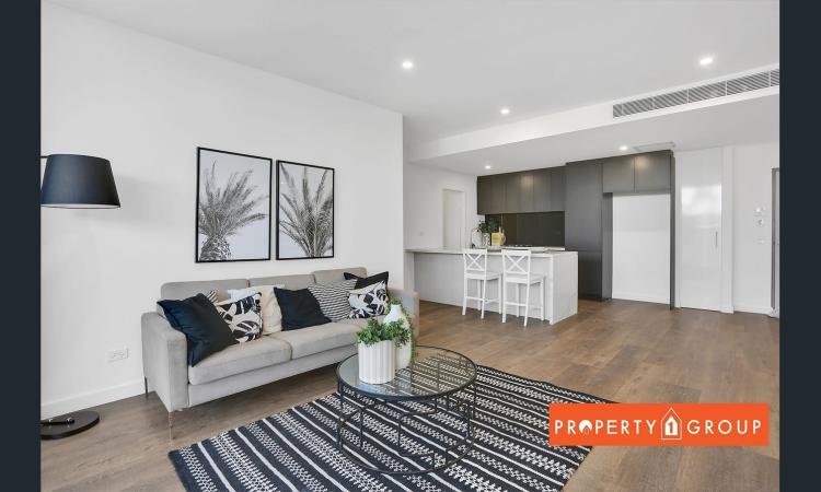 Brand New Luxury Apartment !! Walk To All Amenities. Ready To Move!