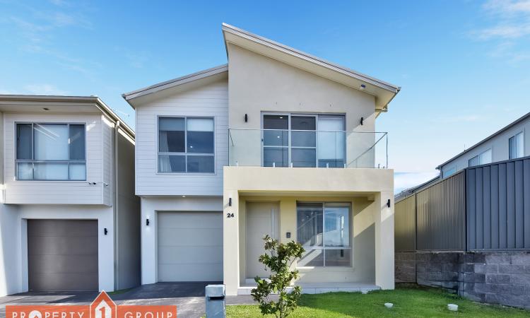 North East Facing Modern Stylish 4-Bedroom  Freestanding Townhouse.