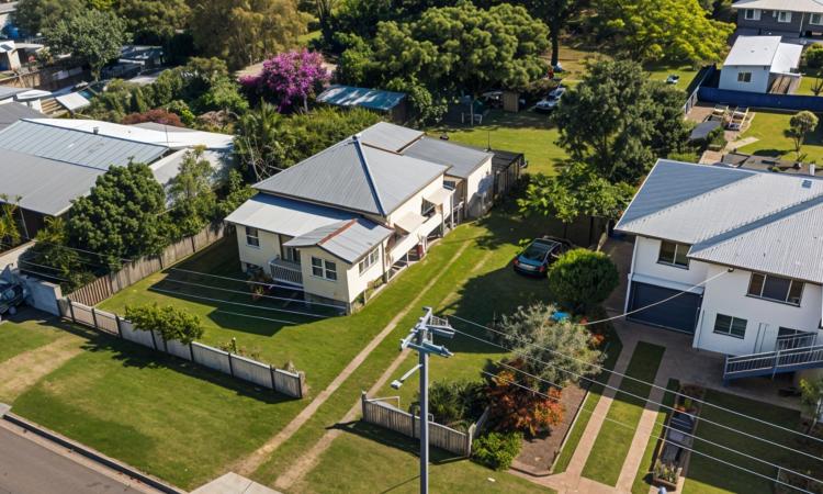 Large 1,492m² Block – Solid Home with Space, Comfort & Potential