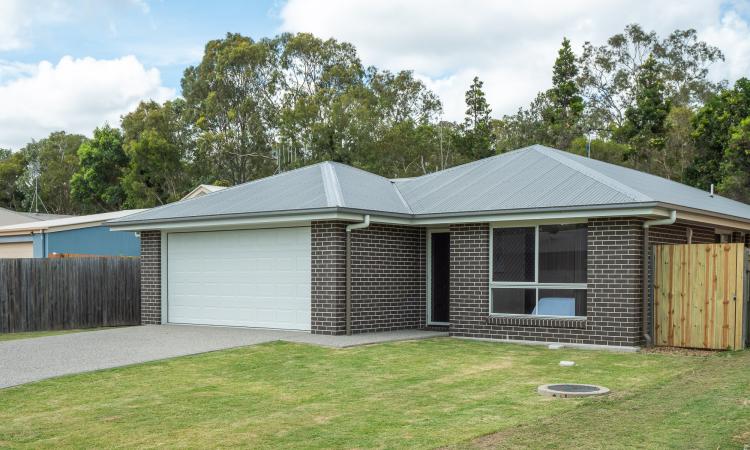 Fully Furnished Coastal Living – Just Minutes from the Beach