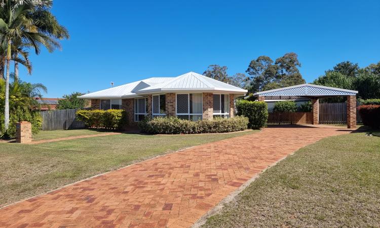 SPACIOUS FAMILY LIVING IN BEAUTIFUL POINT VERNON – 820m² BLOCK!