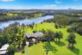 LUXURY LAKEFRONT RETREATEXCEPTIONAL VALUE!
