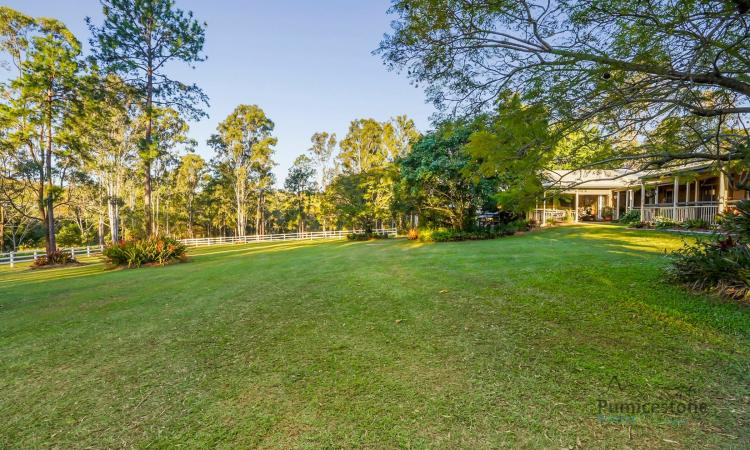 "GARDEN LOVERS DREAM" 10 acres with Flowing Creek & Fruit Trees"