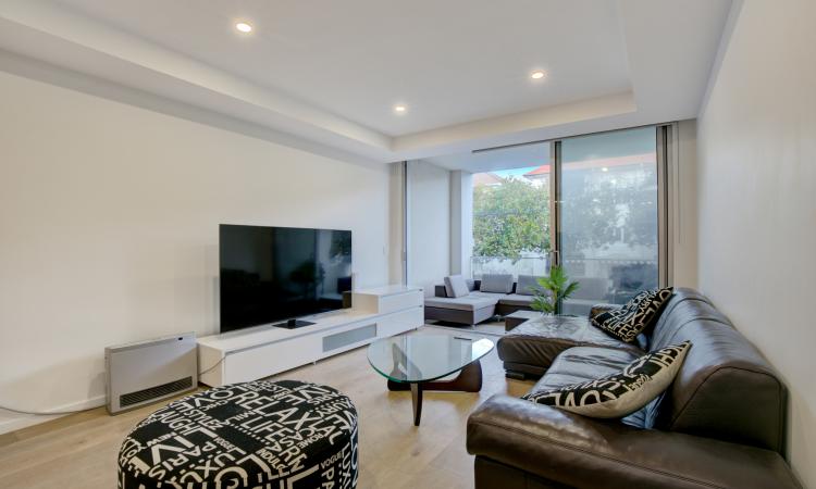 Modern, Sunlit Apartment, near Coogee Beach
