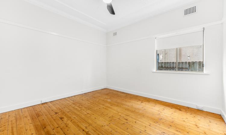 Renovated 2-Bedroom Apartment in Prime North Bondi Location