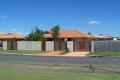 SPACIOUS, SECURE & PRIVATE - 2 SEPARATE LIVING ROOMS - CARAVAN SPACE - DOUBLE SHED