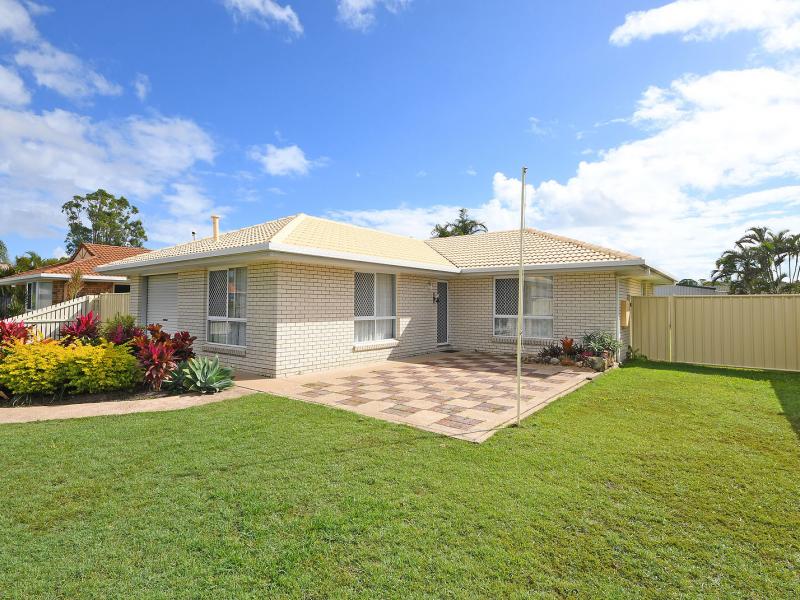 KAWUNGAN STATE SCHOOL CATCHMENT AREA, WELL MAINTAINED HOME, DOUBLE SHED, VEHICLE PORT, SINGLE GARAGE, 4.2 METRE WIDE SIDE ACCESS, LAND SIZE 800 SQM.