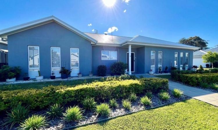 THREE BEDROOM BEAUTY
