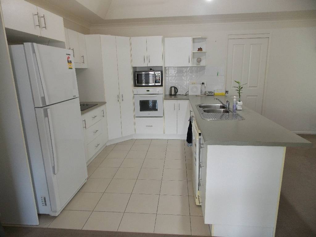 025 Tamarind Place Norman Gardens QLD 4701-6