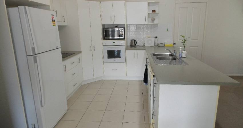 025 Tamarind Place Norman Gardens QLD 4701-6