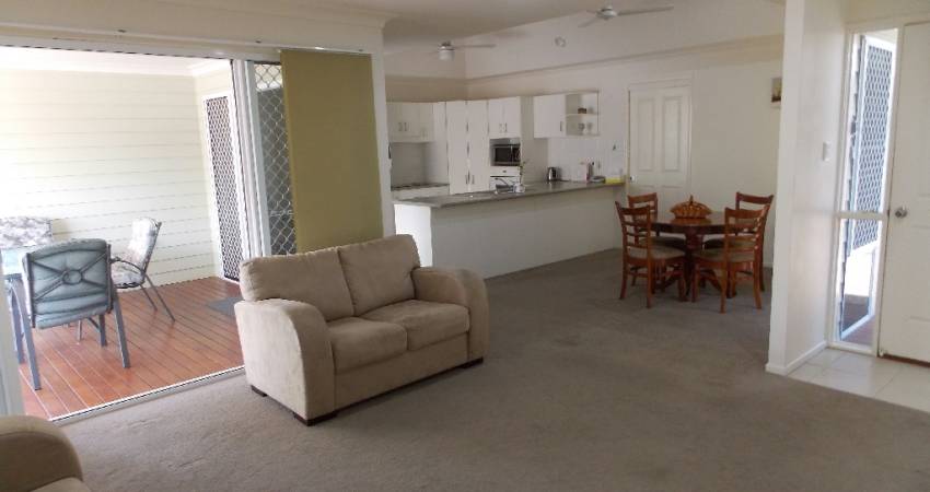 025 Tamarind Place Norman Gardens QLD 4701-5