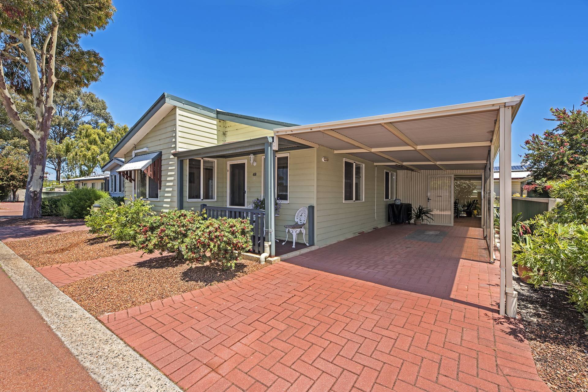 597 Kalamunda Rd, High Wycombe WA -7