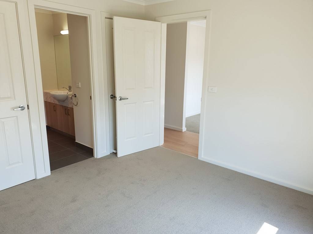 639 Kemp Street, Springdale Heights NSW 2641 5