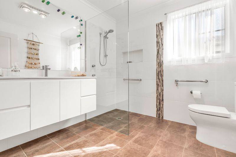 119/2 Macleay Drive Halekulani, NSW 2262-4