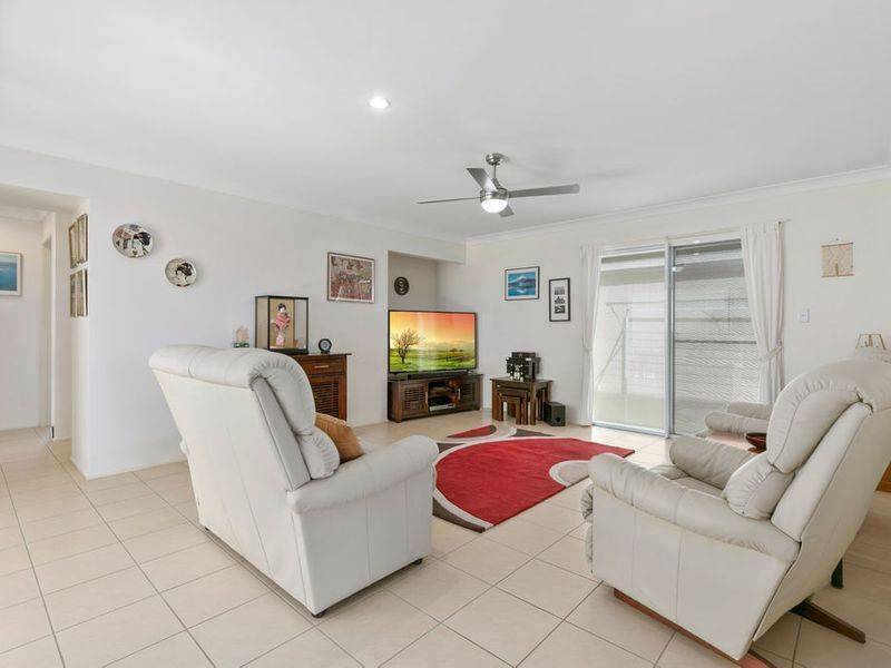 42 Meridan Way, CALOUNDRA, QLD 4551 2