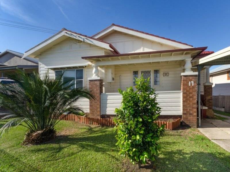 17 Hillcrest Avenue, Woonona 2