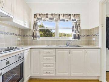 17 Hillcrest Avenue, Woonona 1