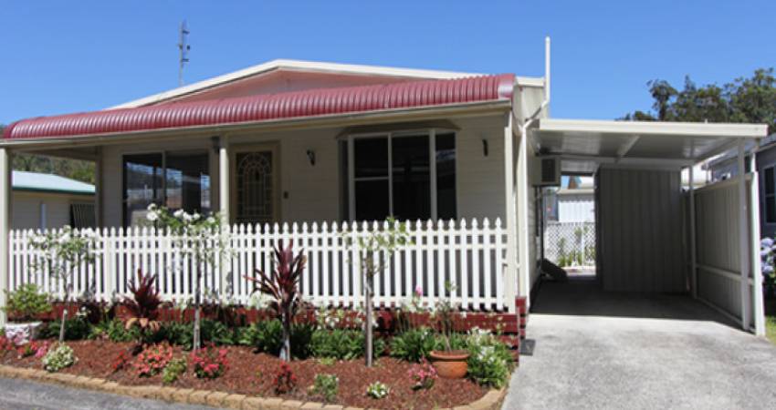 17 Seventh Avenue, Broadlands Estate, Green Point 2