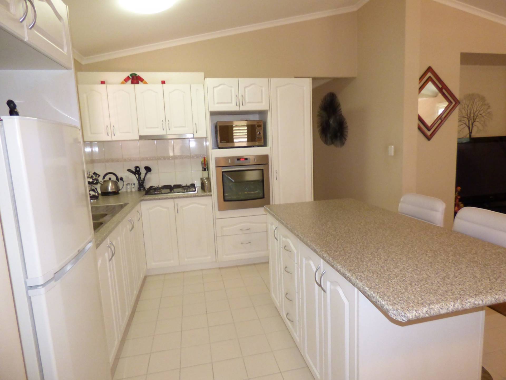 597 Kalamunda Rd, High Wycombe WA -3