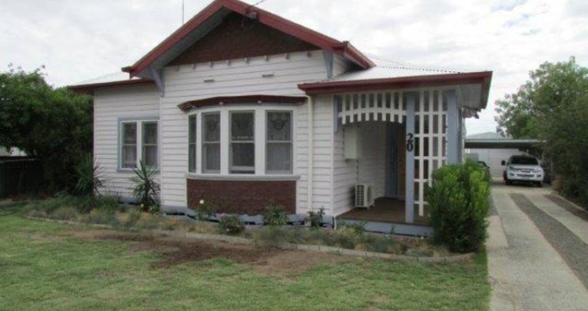 20 Milbourne Street, Warracknabeal, Vic 3393 1