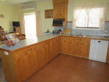 20 Milbourne Street, Warracknabeal, Vic 3393 2