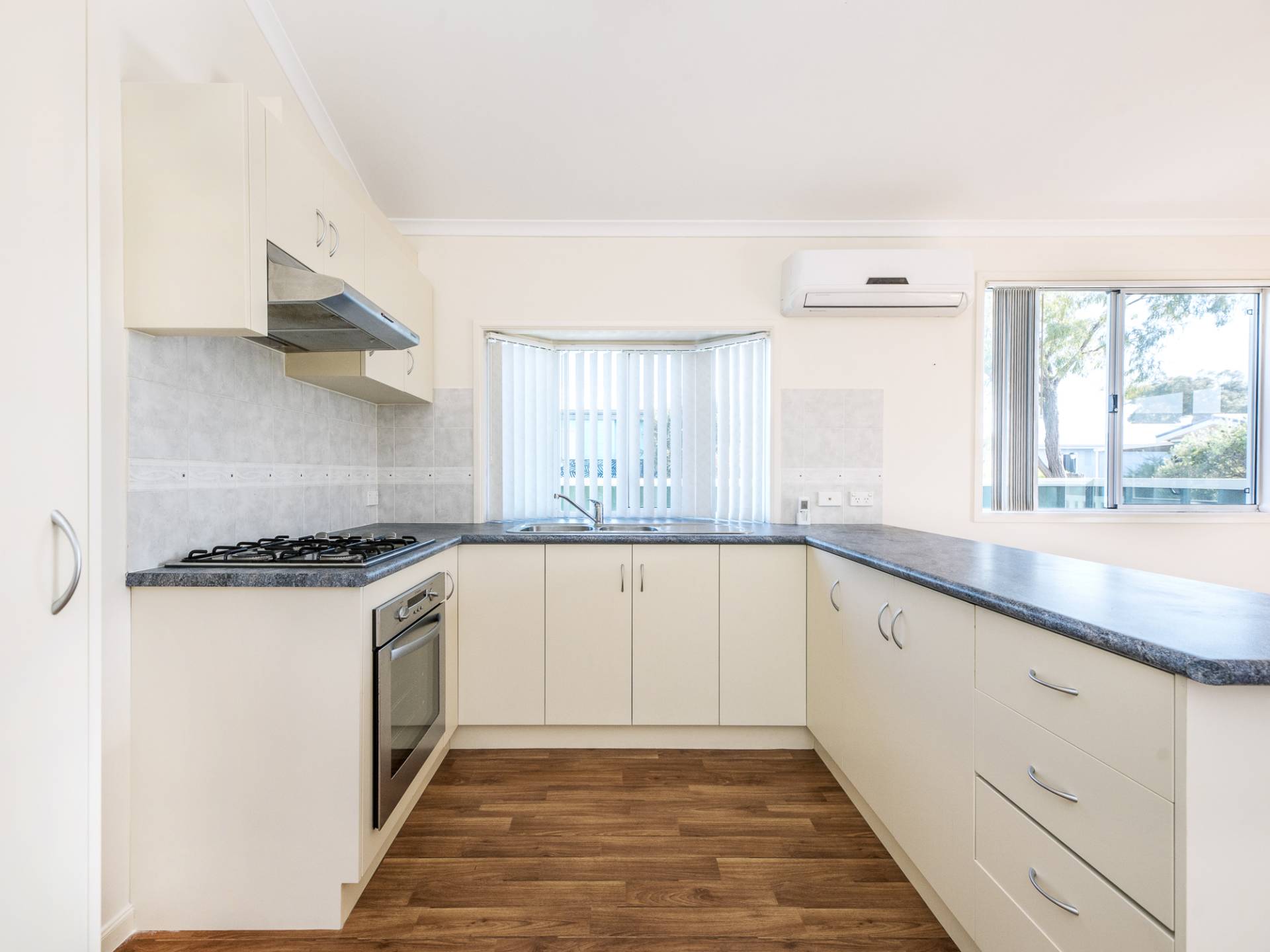 597 Kalamunda Rd, High Wycombe WA -3