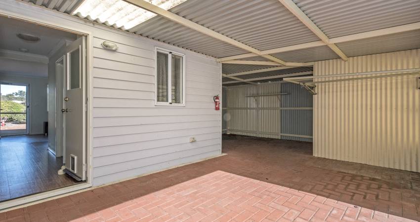 597 Kalamunda Rd, High Wycombe WA -5