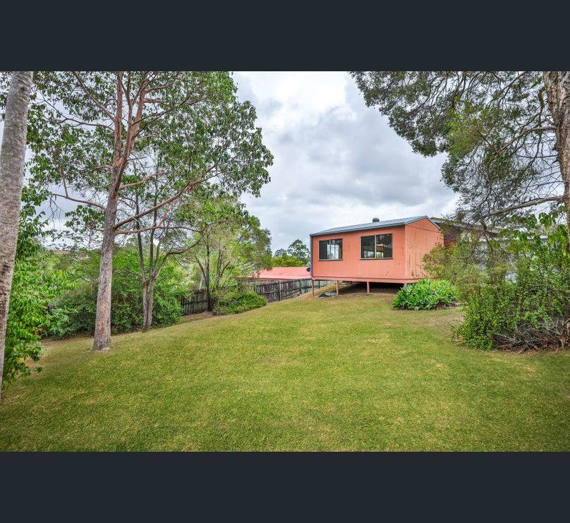 34 Auburn Street, Edens Landing, Qld 4207 1