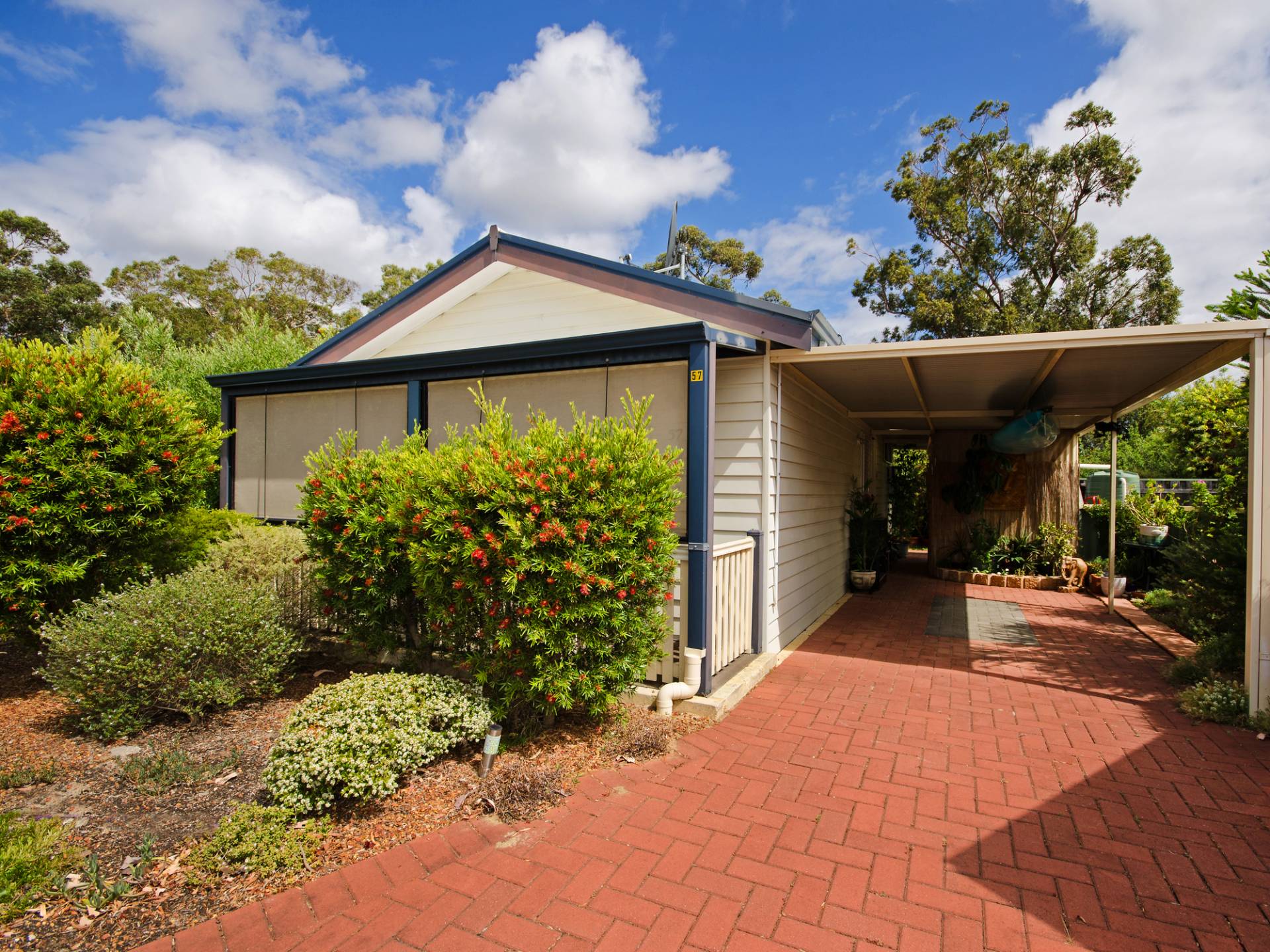 597 Kalamunda Rd, High Wycombe WA -7
