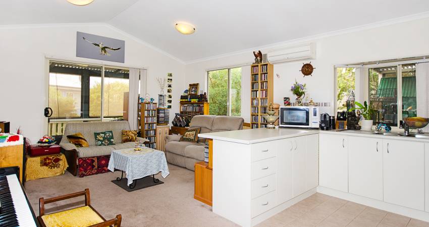 597 Kalamunda Rd, High Wycombe WA -3