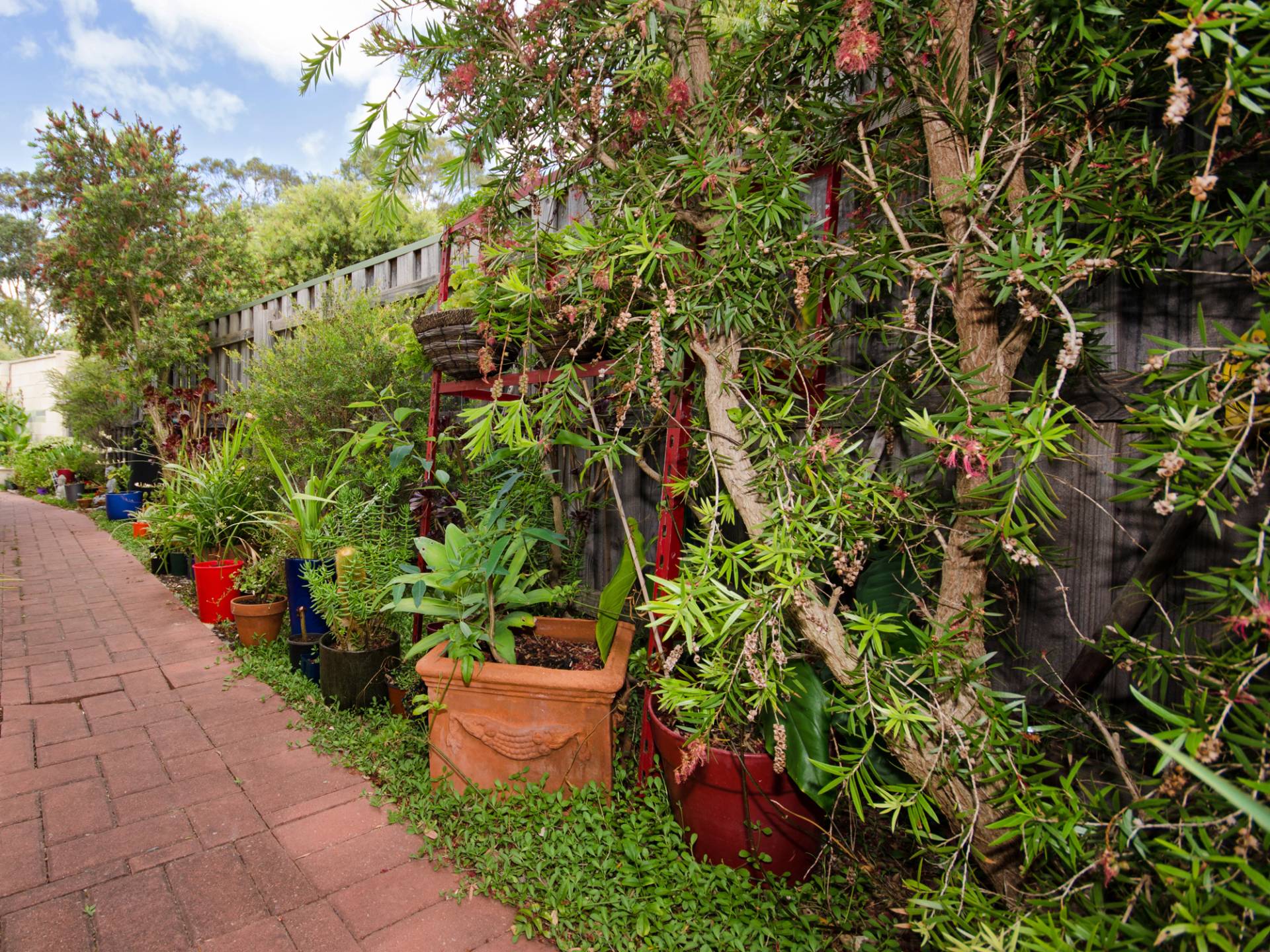 597 Kalamunda Rd, High Wycombe WA -2